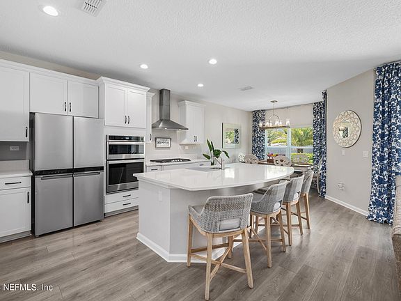 3rd image of 372 WILLOW LAKE Drive