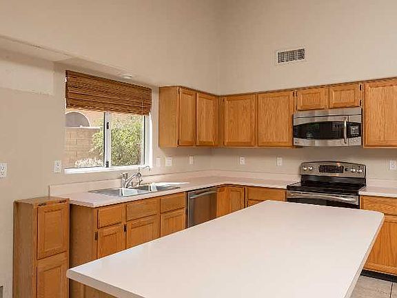 5th image of 901 E Verbena Dr