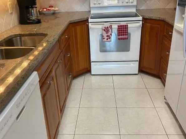 8833 Bella Vista Dr, Boca Raton, FL