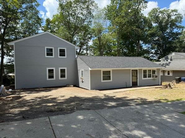 61 Gem Dr