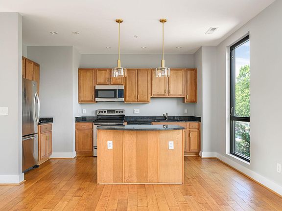 5th image of 211 Cream St APT 201