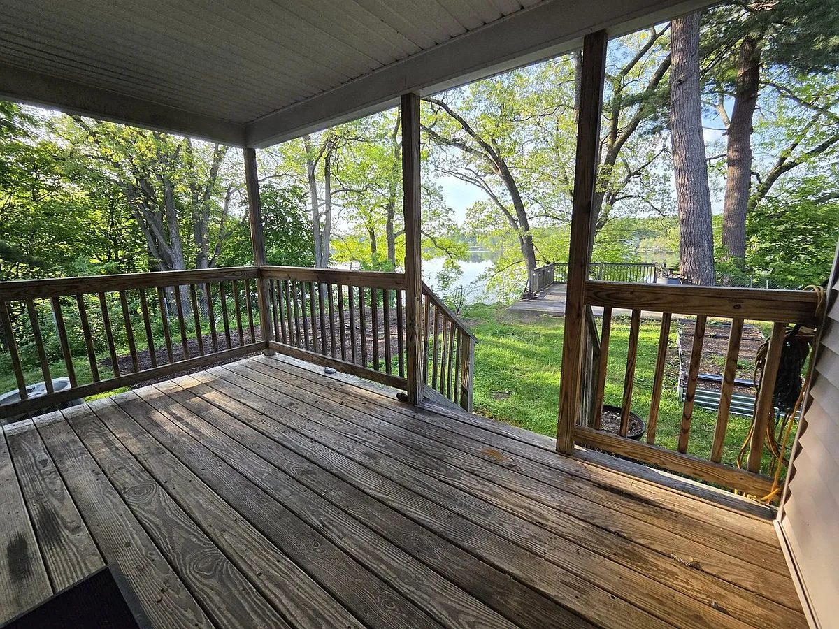 Private Deck - 11 Pond St