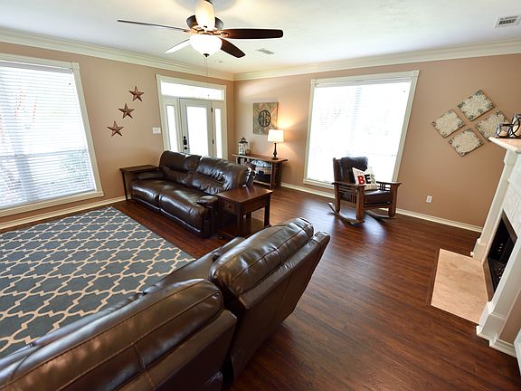 4th image of 301 Bernburg Ln