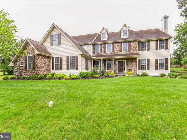 15 Rico Cir, Downingtown, PA 19335