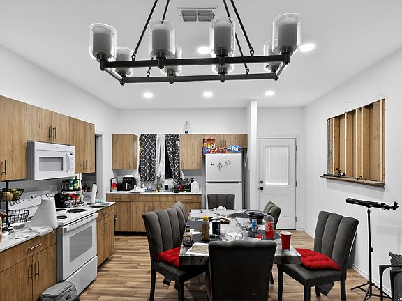 2nd image of 1812 HOPE DR