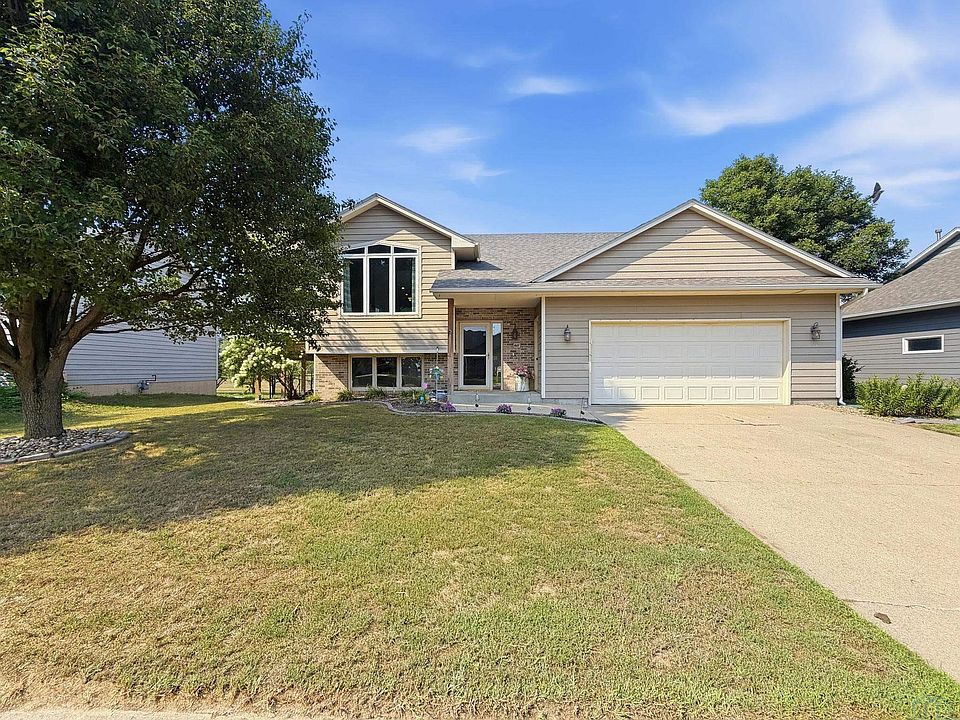 1st image of 1807 Country Club Dr