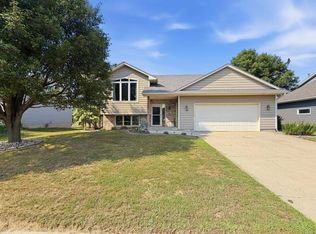 1807 Country Club Dr, Elk Point, SD 57025