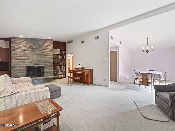 4th image of 494 W Lawrence St