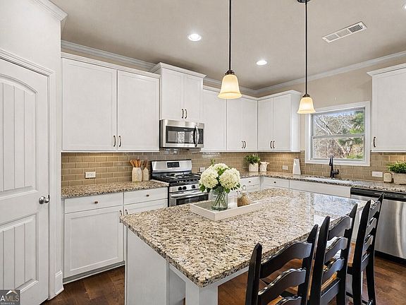 4th image of 526 Blue Mountain Rise