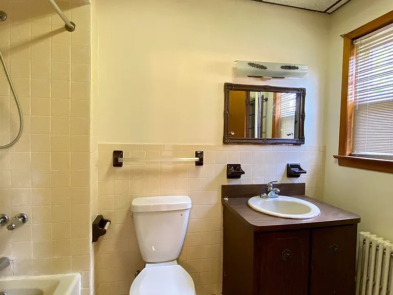 16 Perrine Ave — Photo 7