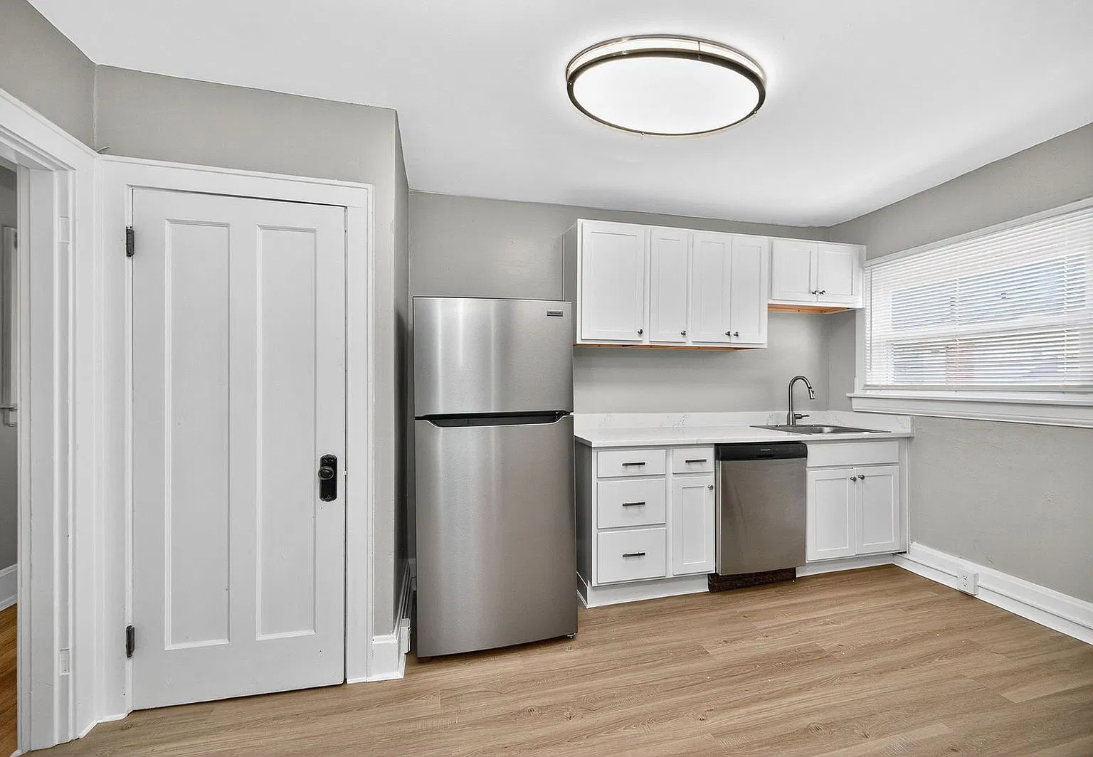 2 bed, 1.0 bath, 800 sqft, $1,240 — Photo 3