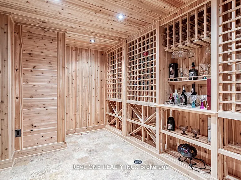 15 Royal Oak Dr — Photo 24