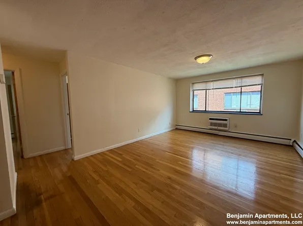 222-224 Babcock St #8, Brookline, MA 02446