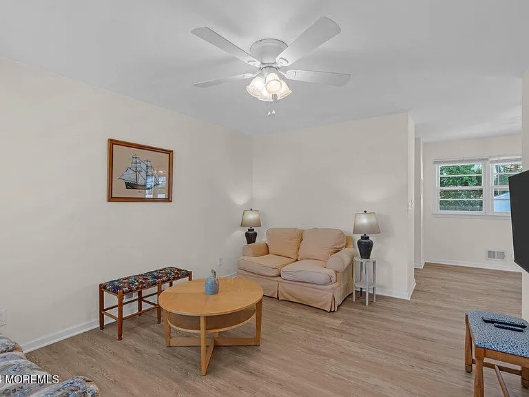 137 Marcellus Ave — Photo 3
