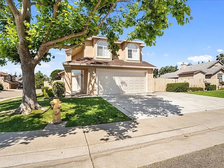 1002 Bay Terrace Dr — Photo 2
