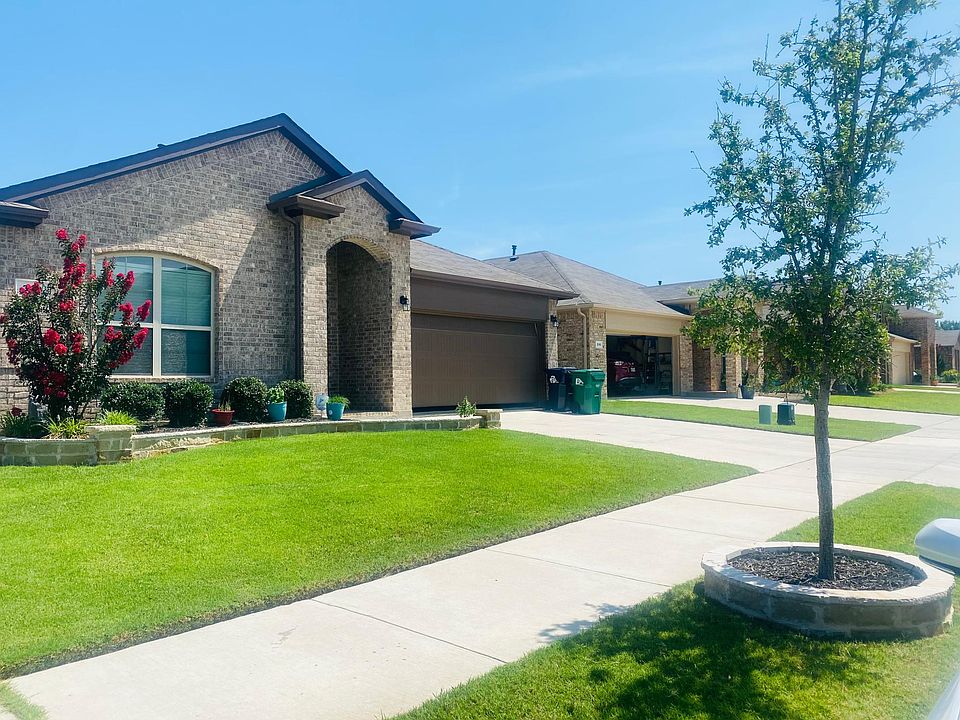 1st image of 320 Cypress Creek Ln