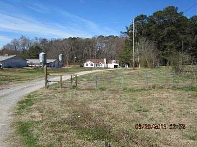 2nd image of 5565 Howard Rd