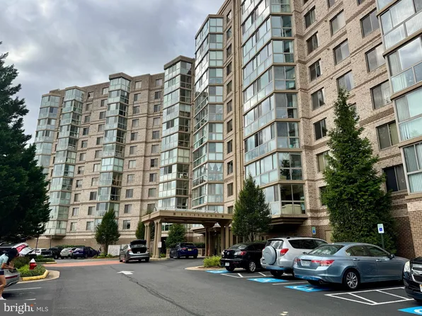 19385 Cypress Ridge Ter Unit 815, Lansdowne, VA 20176