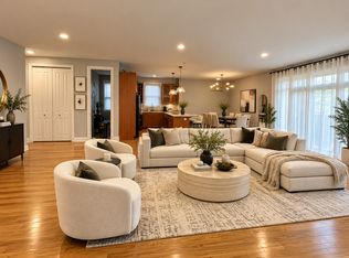 425 E 42nd St #2, Chicago, IL 60653