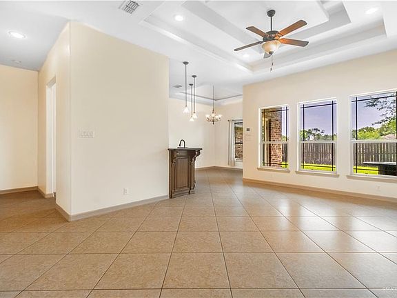 4th image of 1704 Yellow Stone St