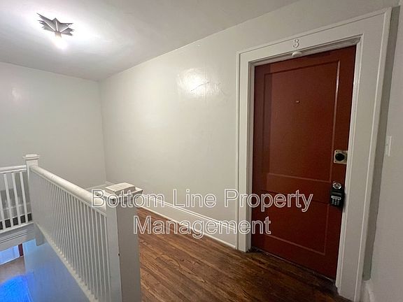 4th image of 600 Hawthorne Ln APT 3