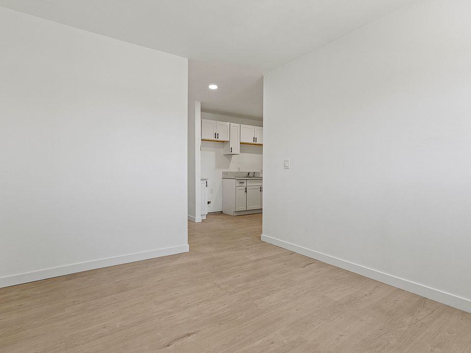 1st image of 1047 W Avenue H6 #1/2