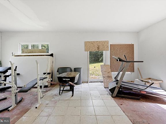 5th image of 154 Blakes Way