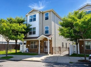 572 S 11th St Floor 3, Newark, NJ 07103