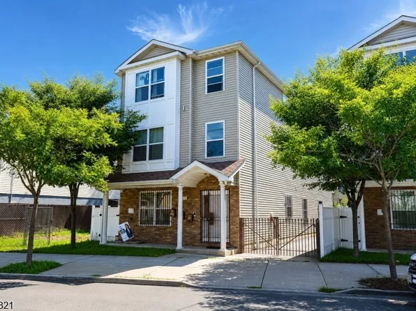 572 S 11th St Floor 3, Newark, NJ 07103
