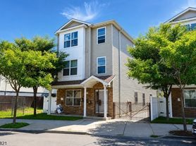 572 S 11th St, Newark, NJ