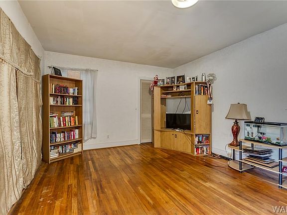 4th image of 422 Orange St