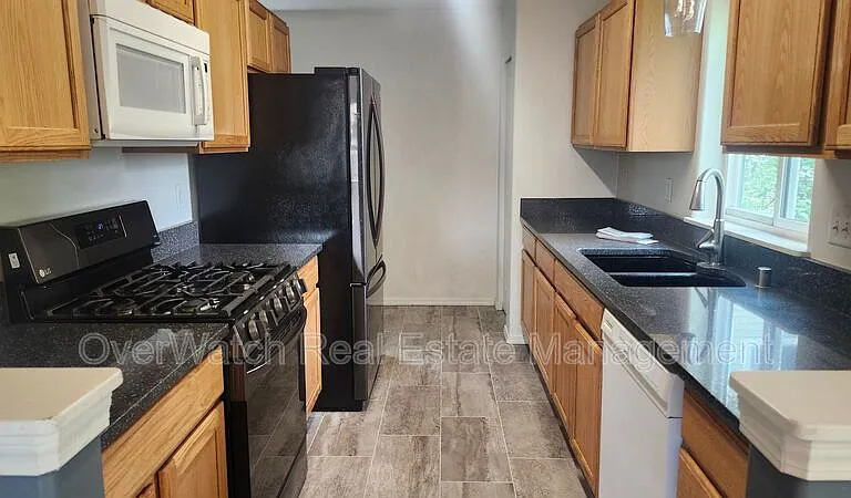 1028 E 8th Ave — Photo 4