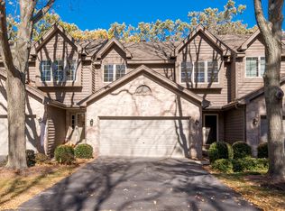 895 Millcreek Cir, Elgin, IL 60123