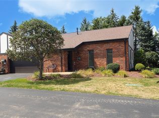 100 Victoria Dr, Canonsburg, PA 15317