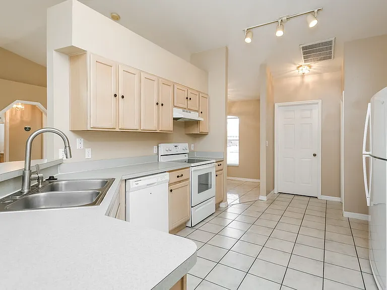2318 Sweetwater Blvd — Photo 10