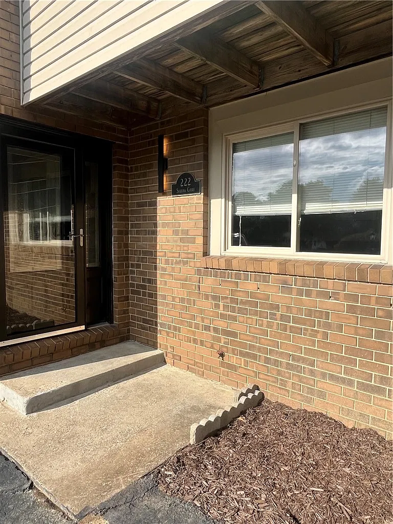 3 bed, 2.5 bath, $1,750 — Photo 2
