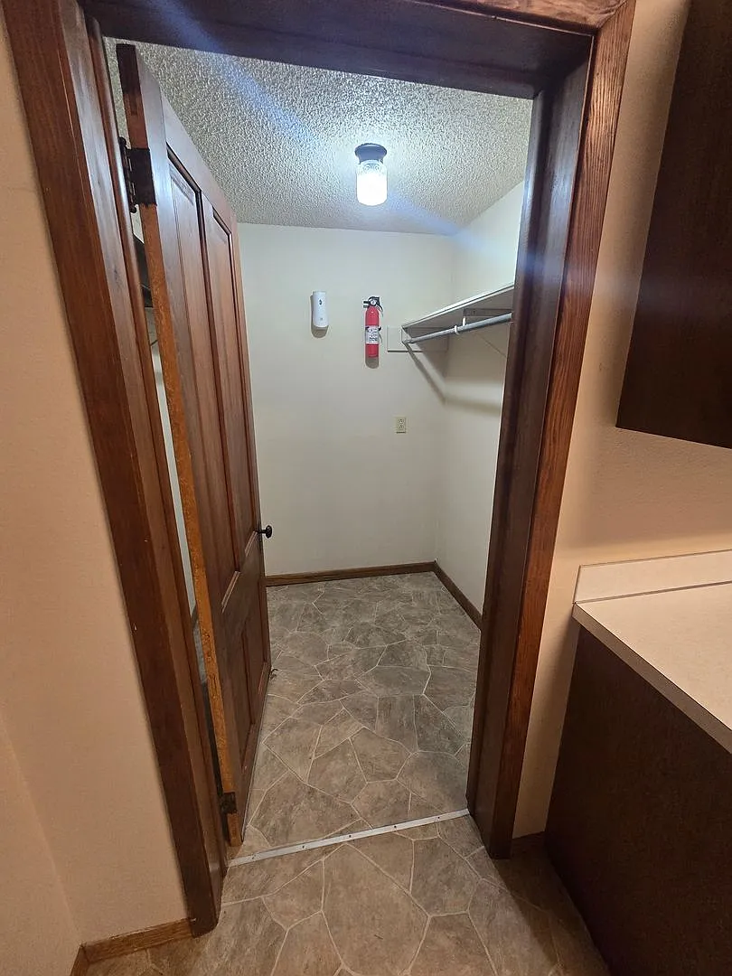 For Rent: Cozy 2 Bedroom, 1 Bathroom Single-Family Home with 1-Car Garage — Photo 2
