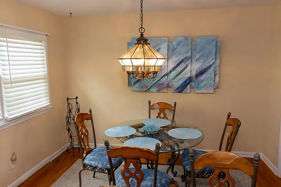 4 bed, 2000 sqft, $3,600 — Photo 4