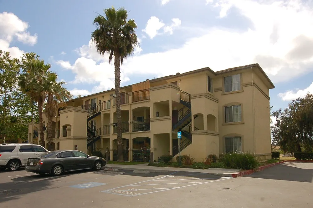 Sunny Creek Apartments — Photo 2