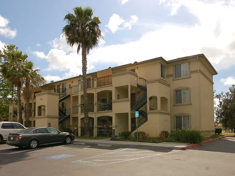 Sunny Creek Apartments — Photo 2