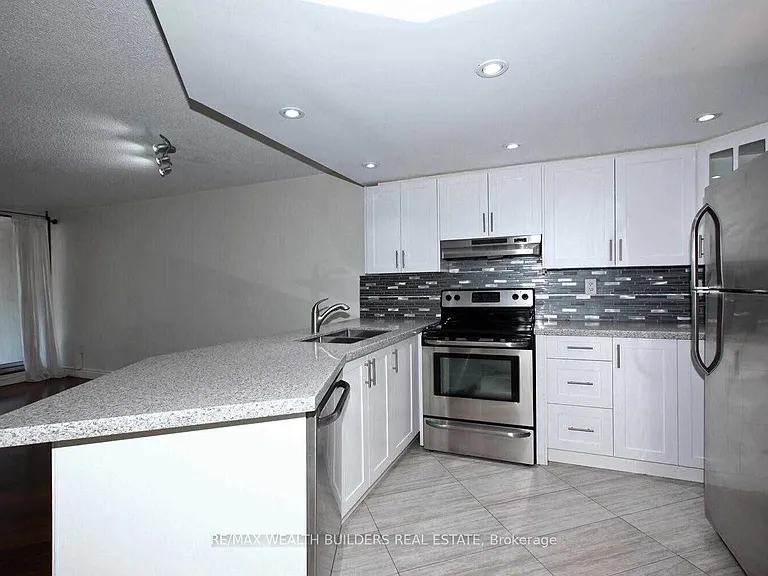 77 Maitland Pl #207 — Photo 30