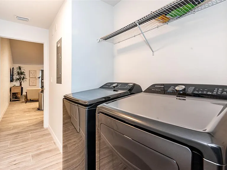 215 Lewis Cir #112 — Photo 32