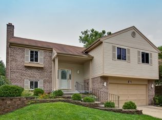 39 Manchester Ln, Vernon Hills, IL