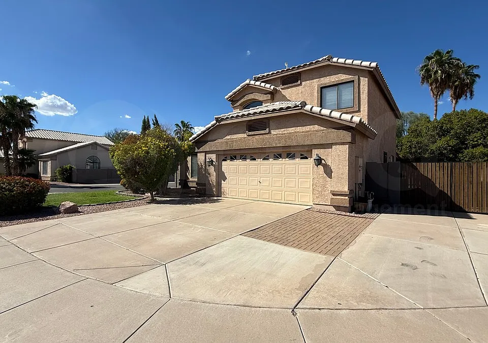 2454 E Longhorn Pl