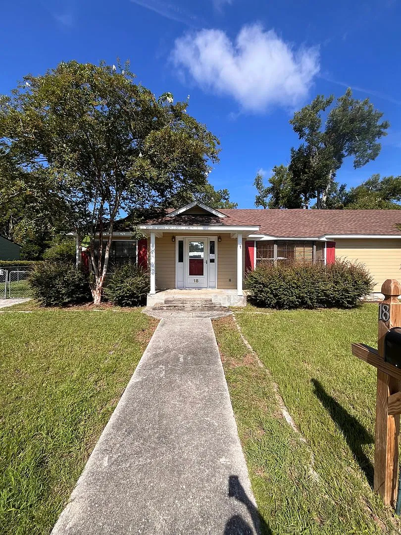 Spacious home — Photo 1
