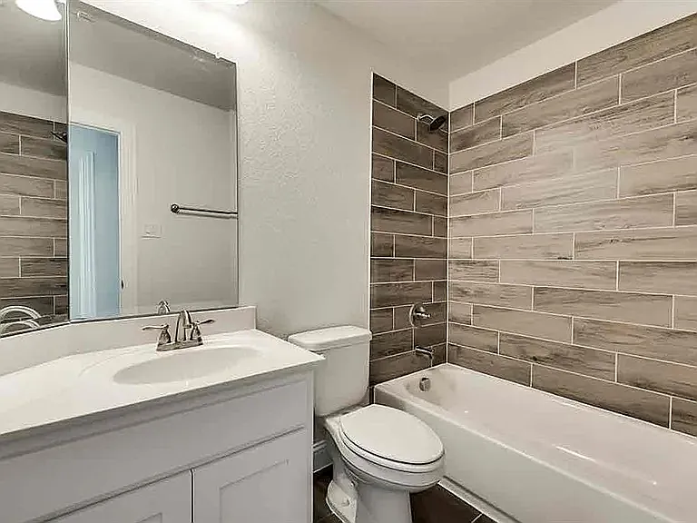 4737 Mulholland Dr — Photo 21