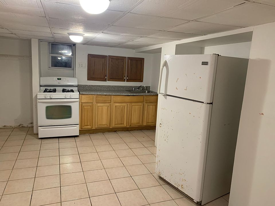 1st image of 5 Arlington Ct #1