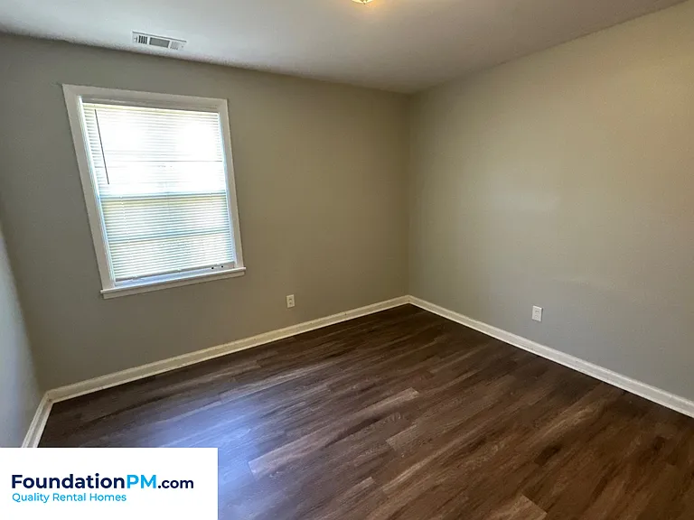 672 Carpenter St — Photo 16