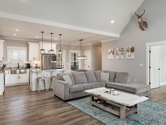 3rd image of 9425 Bayview Rd