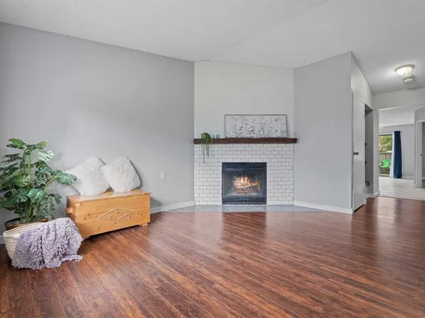 7172 S Coach Hill Rd SW #16, Calgary, AB T3H 1C8
